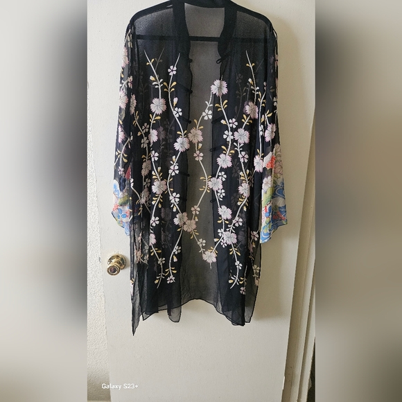 Sheer Black Floral Embroidered Kimono Robe with Contrast Trim - Picture 2 of 5